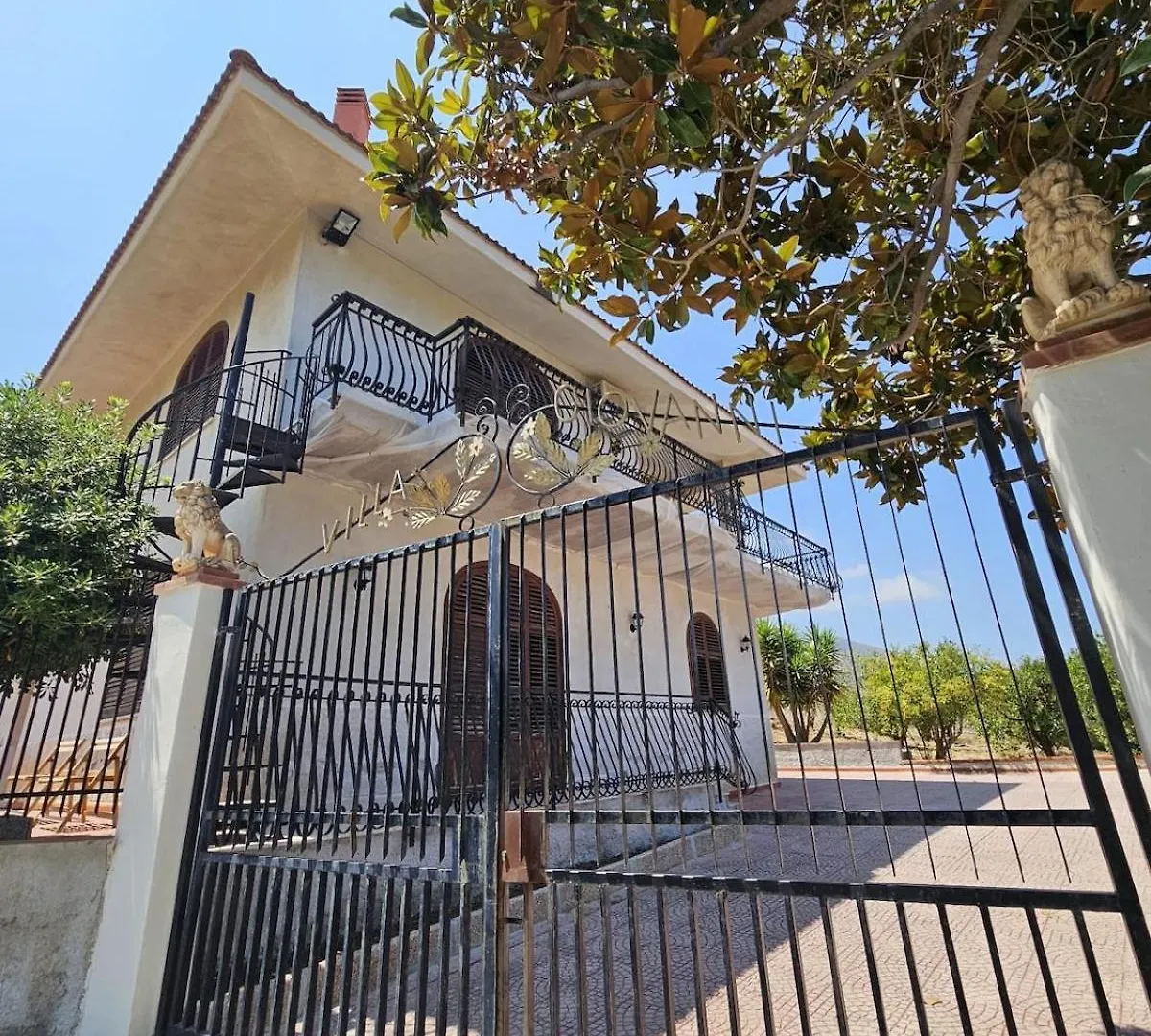 Il Geko Tra Palermo E Cefalu' Nel Mare Di Sicilia Trabia Villa
